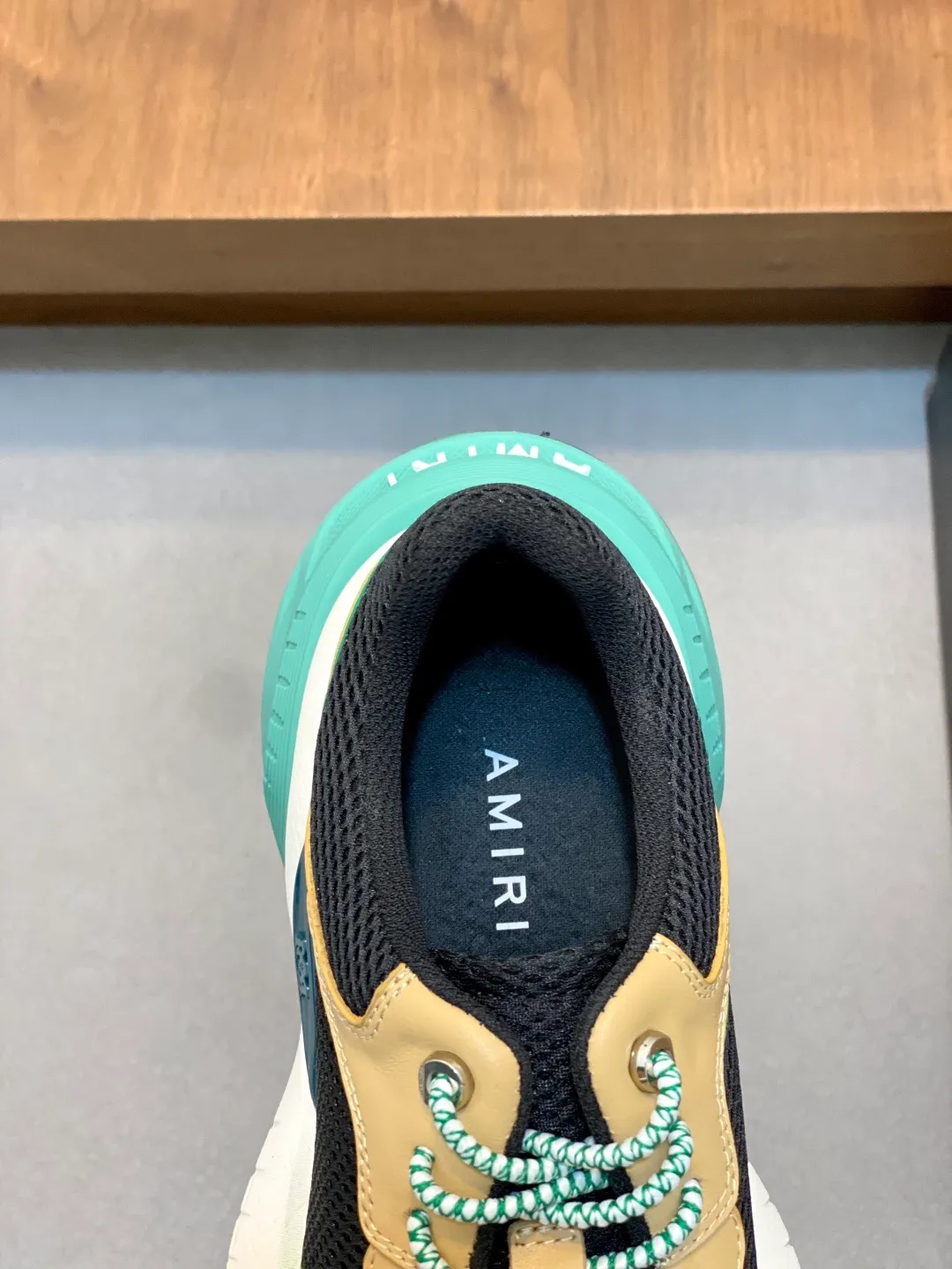 💰740 AMIRI's new men's casual sports shoes, made of first-layer cowhide leather uppers and spliced ​​with original breathable mesh, rich in three-dimensionality, contrasting color design, simple style, fashionable and sporty, breathable mesh lining, original ultra-light outsole, a must-have item for daily leisure! Size: 38-45 (38, 45 customized)